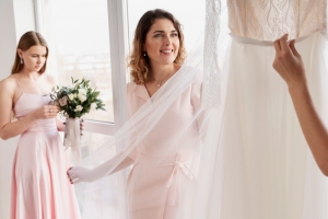 Mother of the Bride: A Guide to Looking and Feeling Fabulous on Your Daughter's Special Day